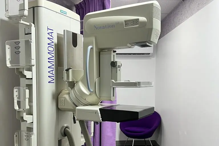Mastógrafo Siemens Mammomat en la sala de mastografía de Medimagen